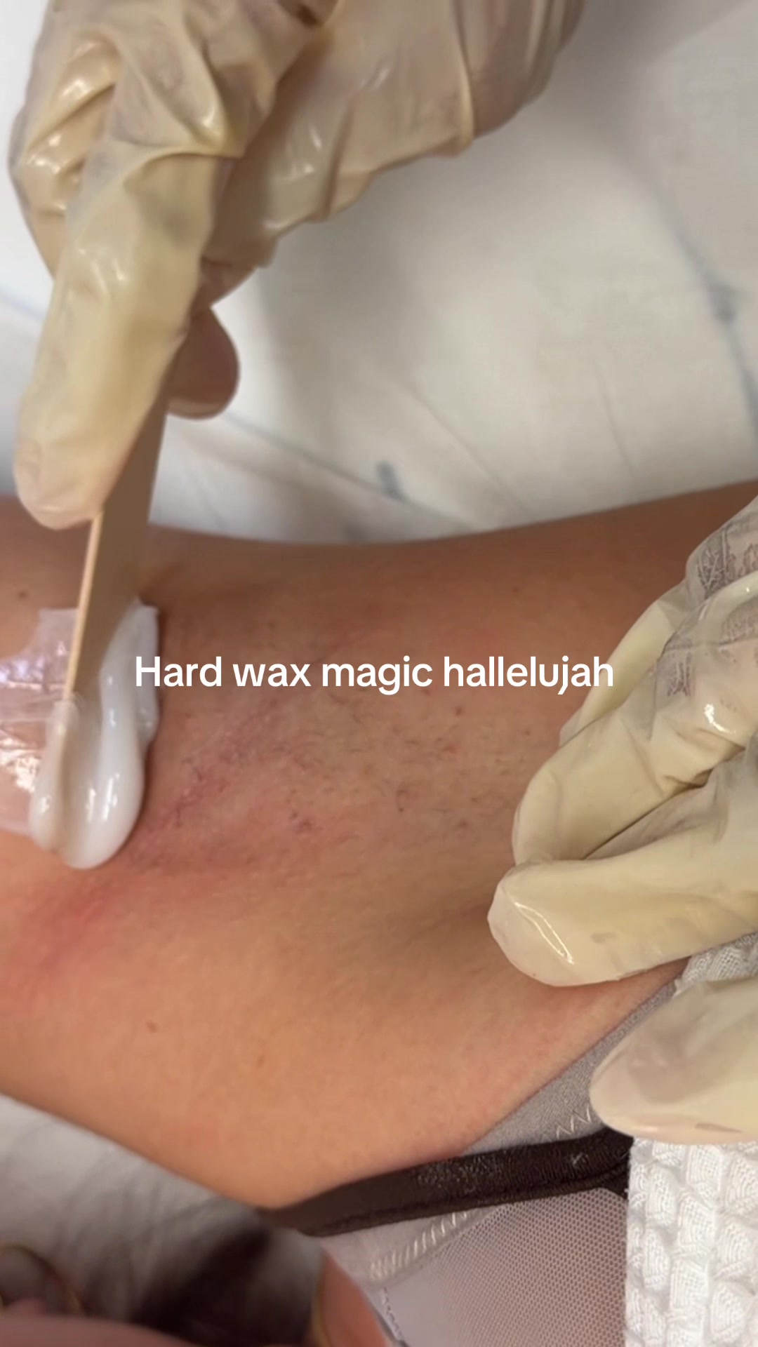So satisfying!! Can do this all dayy!! #medicalesthetician #versaillesacademy #hardwax #waxing #underarmwax