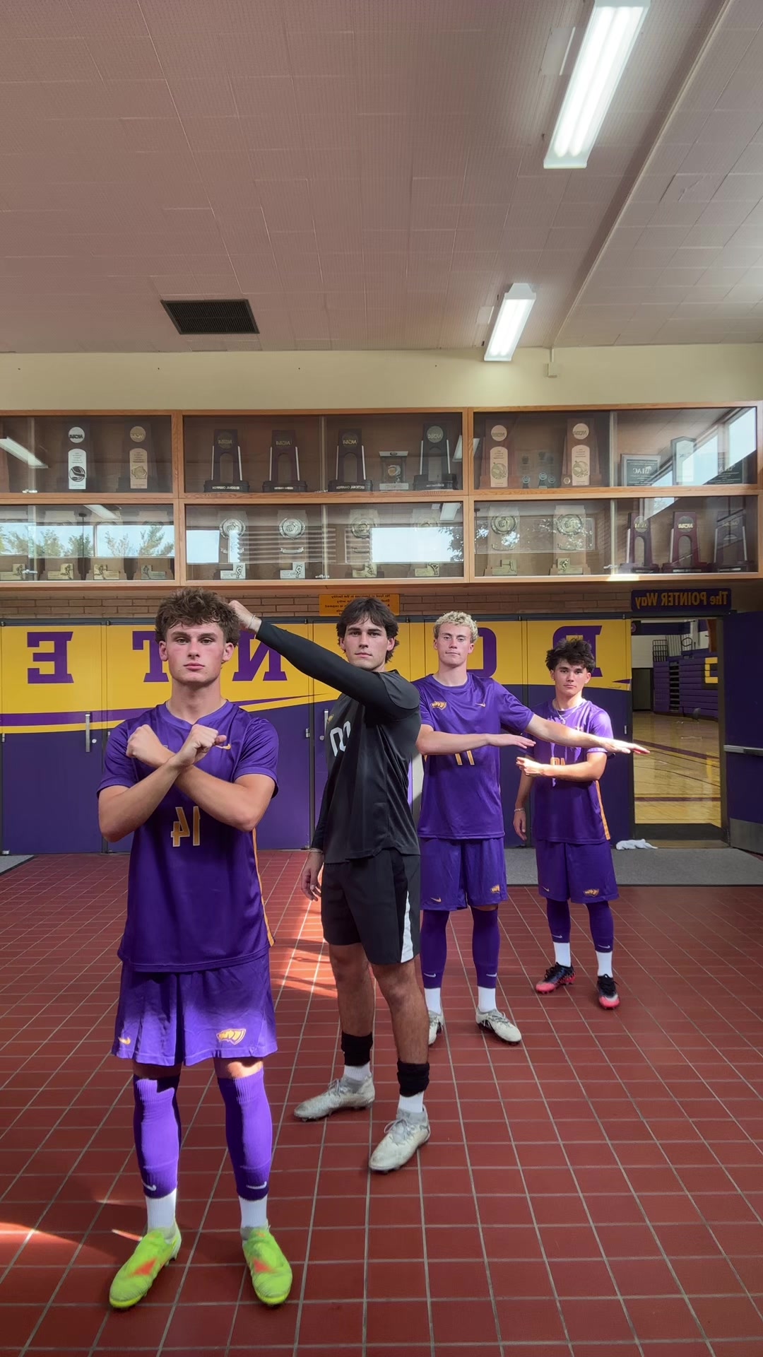 🫲 @Garrett Latus @Braelin @Xavier #fyp #viral #uwsp #footy