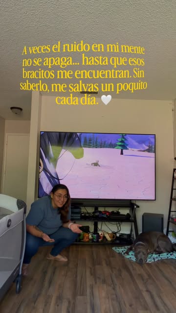 A veces no necesito respuestas, solo esos bracitos que me recuerdan que todo va a estar bien. 🤍🥹 #maternidad #momli...