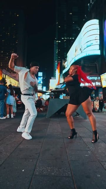 Me, I love your Body & your melanin too 😍 • 10 minutes in TimesSquare = 🕺🏽💃🏽: @lucacillufforeal @sayrahchips • F...