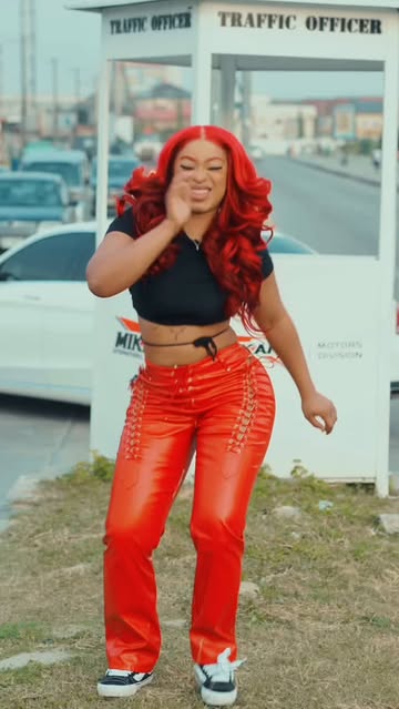Honey, I’m home! 🥰🇳🇬 (available for enjoyment & work!) let’s link💋 Not me ripping my pants at the end 😩😭😂 • Ha...