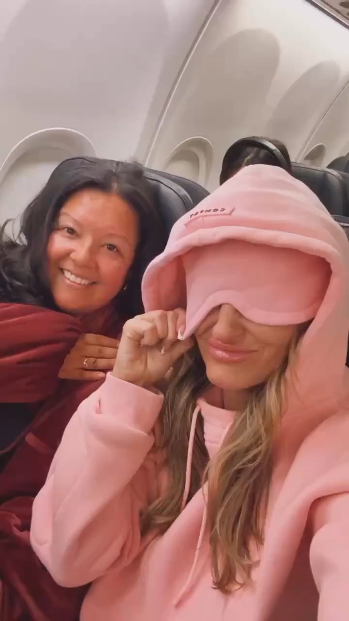 Peace out plane peeps