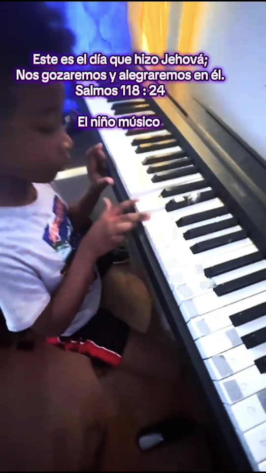 Aprendiendo,¿qué tal? #elniñodelaguira #niñotocandopiano #elniñointeligente #niñoprodigio