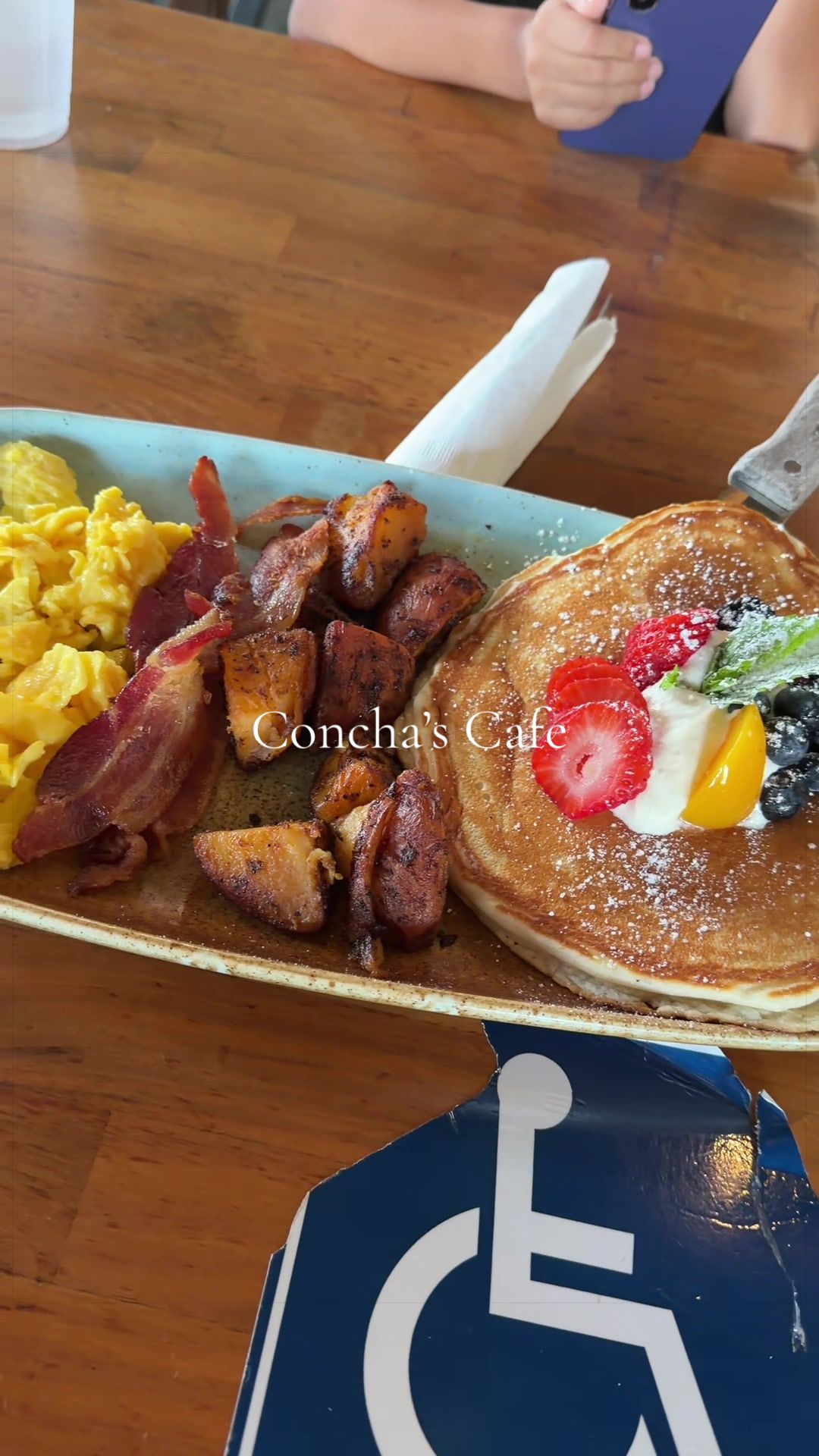 Conchas Cafe, Montebello Ca #chickenandwaffles #matchalatte #conchascafe #montebello