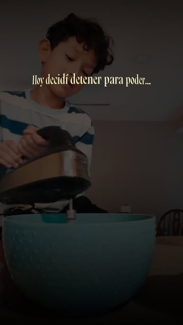 Hoy cambié las prisas por un momento con mi hijo. 🥹❤️ Trabajo por mis sueños, pero también por tener la libertad de...
