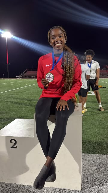 almost post szn 🤸🏽‍♀️ #trackandfield #senioryear #weightlifting #sprinter