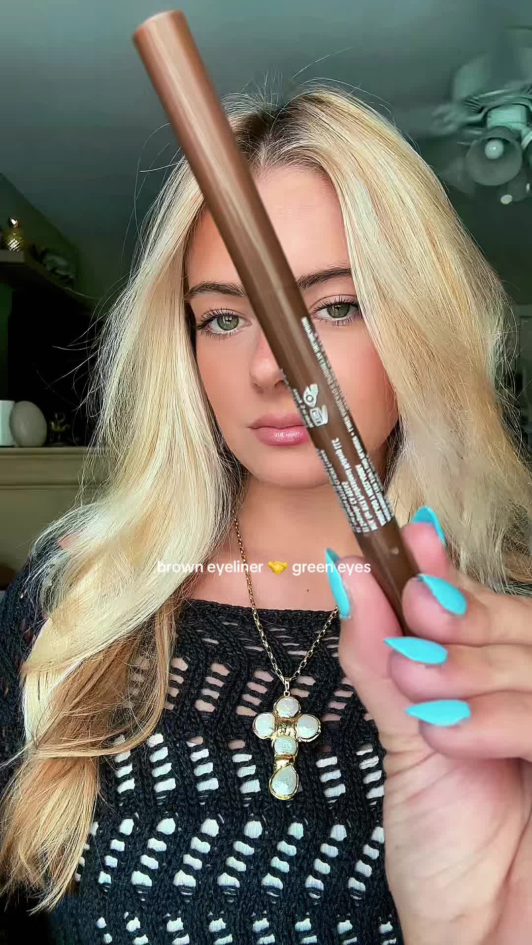 so subtle i love it 🤎 #browneyeliner #makeup #fallmakeup #fall #greeneyes