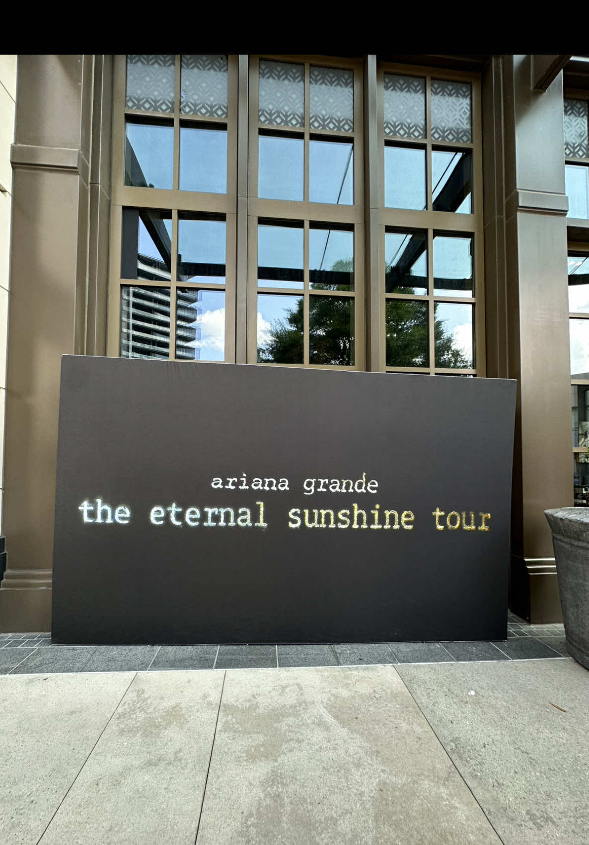 eternal sunshine tour Pop-Up in Atlanta!! 🫶🏾☀️ #arianagrande #Popup #fyp #atl