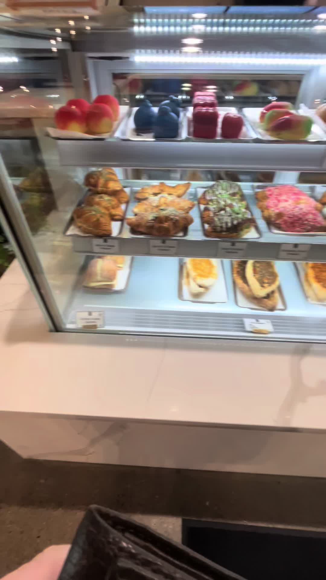 Visit Moka and co with me 😋 #fruitpastries @Moka & Co
