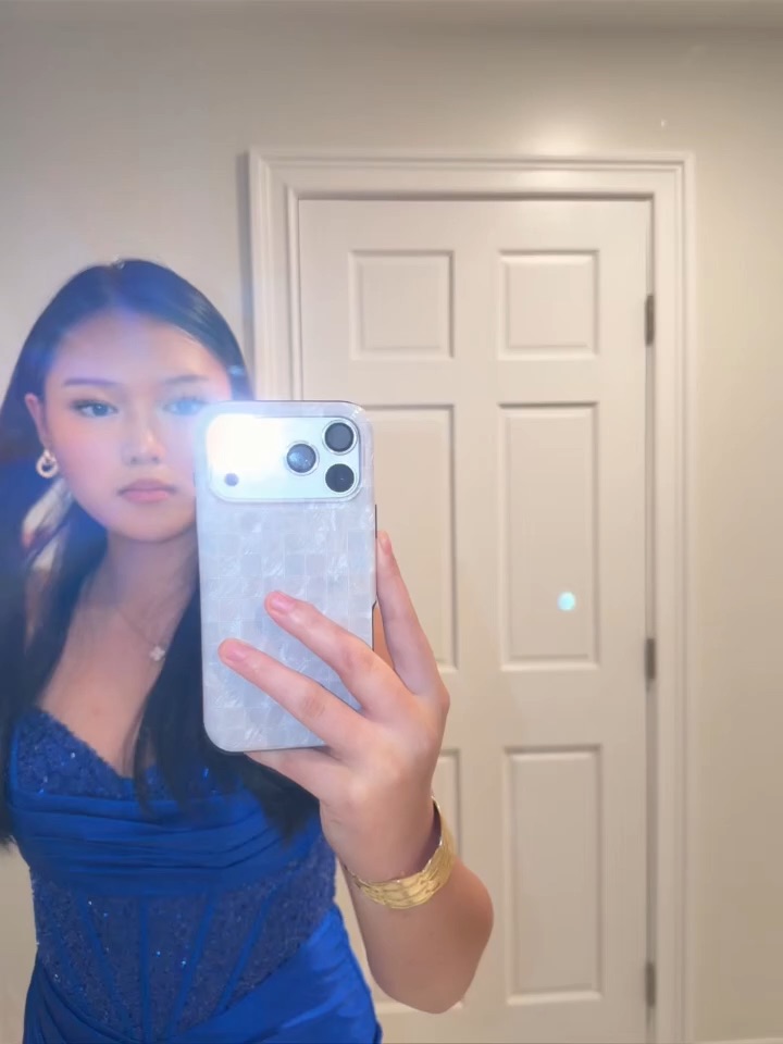 Lipsync on dresses