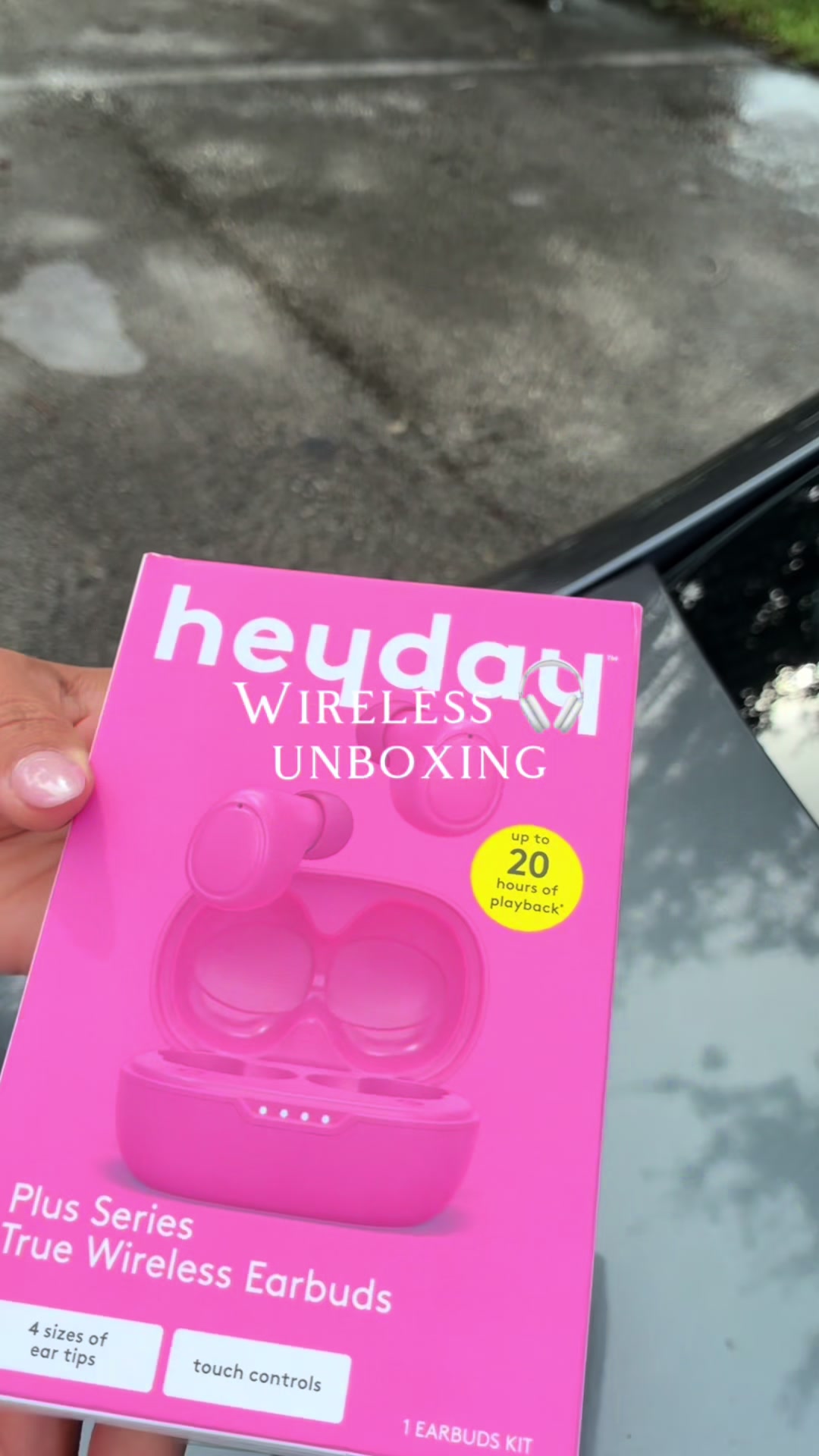 Unboxing my latest Target find 💗🎧 These hot pink Heyday wireless headphones immediately caught my eye, and I had to...