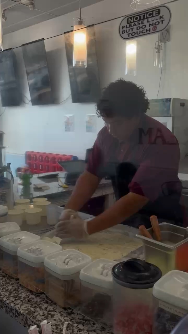 Ice crème rolls in Mexico