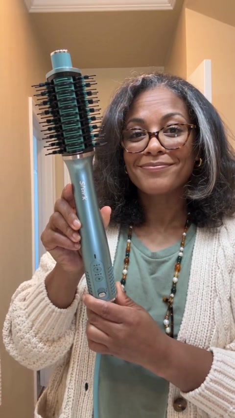 get ready with me with my new brush! #hair #grwmroutine #giftguide #christmas #beauty