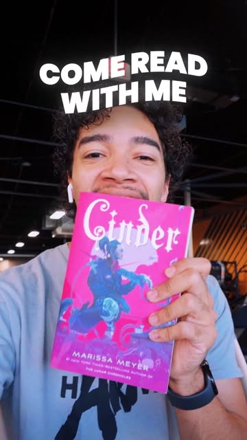 Come read Cinder by Marissa Meyer with me at the gym! #bookish #tbr #readingvlog #cinder #marissameyer