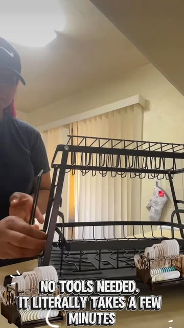 Si tu cocina necesita un poquito más de orden, este organizador de platos de 2 niveles está demasiado práctico 😍✨ Ti...