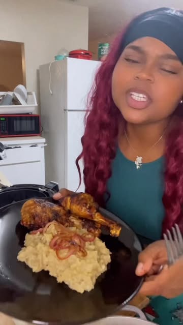 Nadie es más feliz que yo estando sola 🤣🤣😍✨ #livingalone #latinosenusa #dominican #food #explorepage