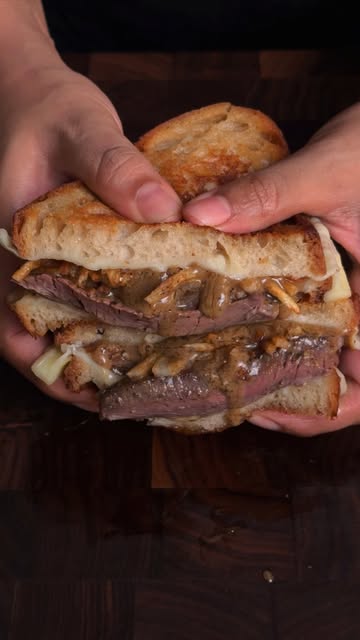 Steak Frites Sandwich with Creamy Peppercorn Sauce Everything you love in one sandwich 🤤🥩 Crispy golden sourdough,...