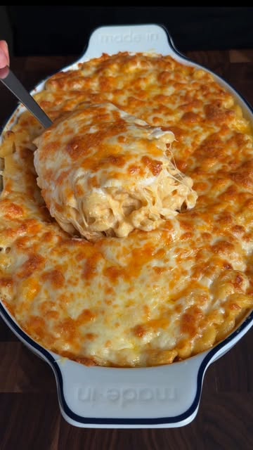 Five-Star Restaurant-Style Baked Mac & Cheese 🧀🔥 This isn’t just mac and cheese—this is five-star restaurant-style...