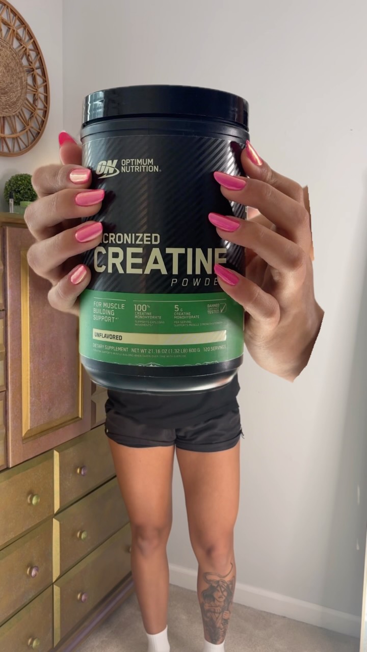 My daily dose of creatine 💪🏼✨ Simple, consistent, and part of my routine. Would you add creatine to your routine? 👀👇