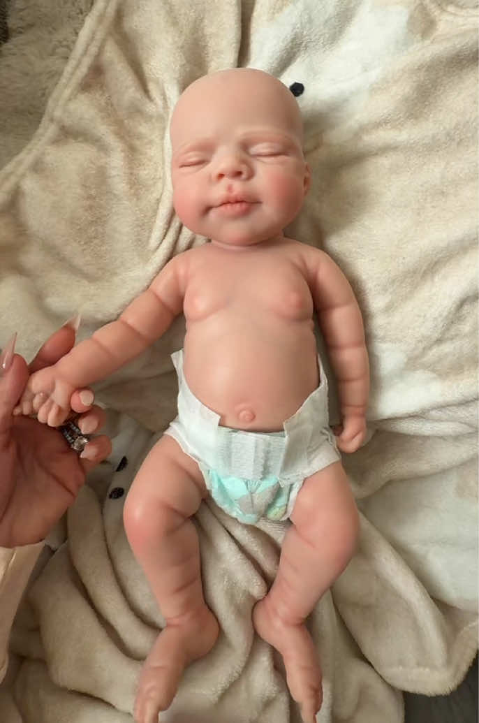 The most realistic affordable silicone doll ever!! #siliconebaby #tiktokshop #siliconebabydoll #siliconedoll #lifelik...