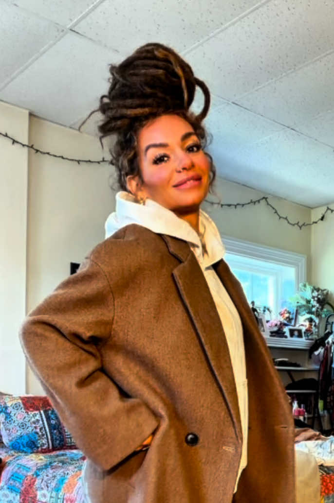 RUN and get this coat! It’s PERFECT for fall and soooo cute with EVERYTHING! 🍁🍂✨#oversizedcoat #tiktokshop #fallout...