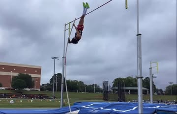 17 feet🦶We going to regionals! #17 #feet #polevault #ncaa #d1