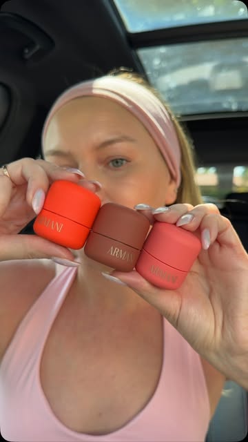 5 minutes in the car, a little blush, and I’m ready💕✨ @armanibeauty @sephora #GiftedbyArmani #armanidolci