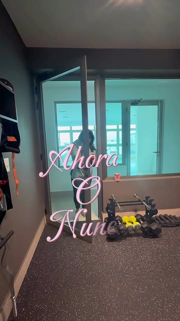 No estoy tratando de convertirme en una “fitness girl” de la noche a la mañana. 😅💪🏽 Solo estoy aprendiendo a integ...