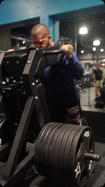 Love and hate relationship leg days lol but i love them i truly do!! #fitnessmotivation #gymmotivation #gymreel #legd...