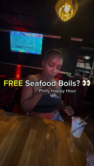 One thing about me, if I see seafood and margaritas, I’m outside 😭🍹🦀 The vibes were cute, the music was on point,...
