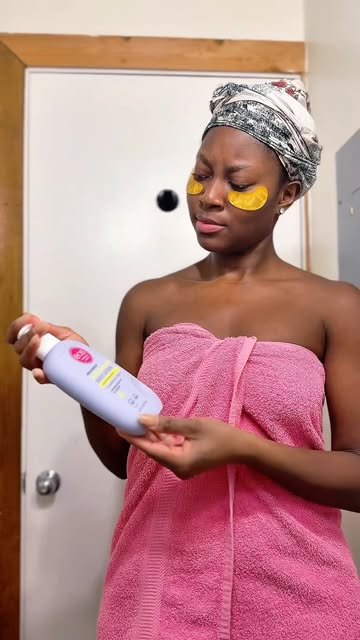Commercials in 2006 used to be just like this. Who remembers?? I actually love @eosproducts y’all. This is not a paid...