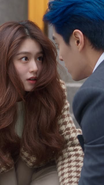 WHERE IT ALL STARTED 모든 이야기의 시작 Episode 1 · 제1화 Seoul, after the rain. Where their story began. 비가 그친 서울. 두 사람의 이야기가...