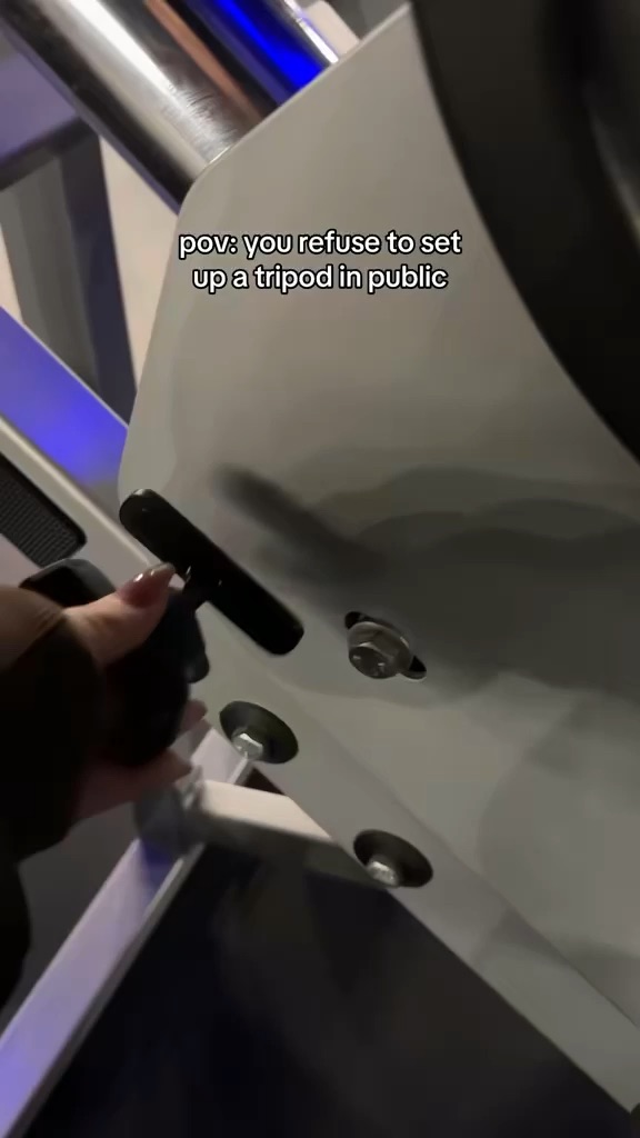 Magnetic tripod