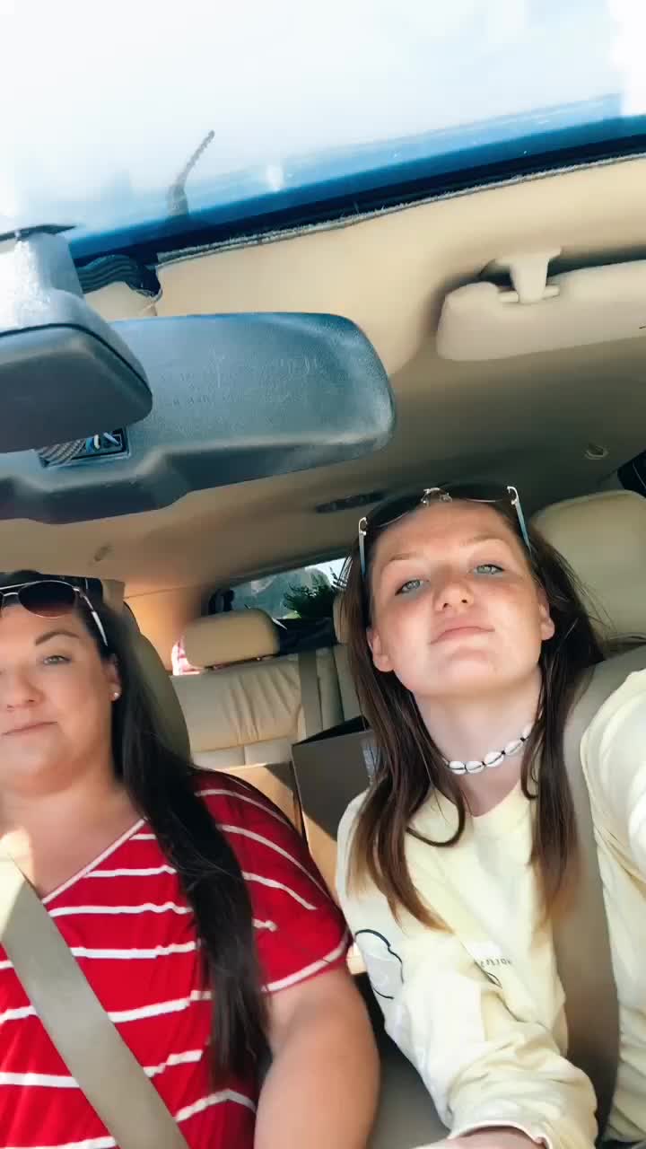 get my mom famous y’all #ThisIsBliss #mom #fyp #getusfamous #2020 ik this trend is old but still #DIYFashion #DIYFashion