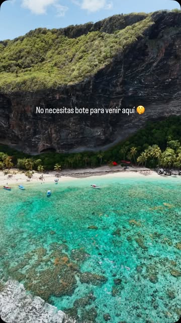 Sabías que no necesitas bote para venir a Playa Frontón? 🤭 Esta joya oculta de Las Galeras, Samaná, es famosa por su...