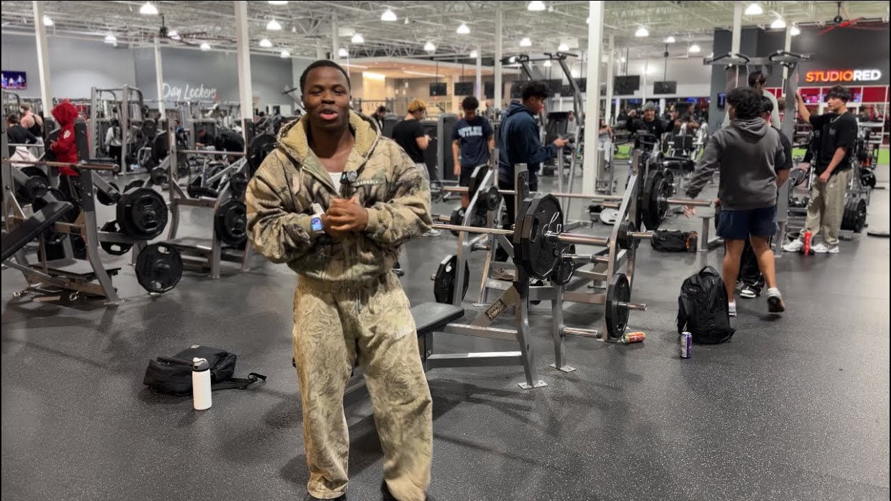 Can You Bench 225? PROVE IT In this video, I walk up to random gym goers and ask them one simple question: “Can you b...