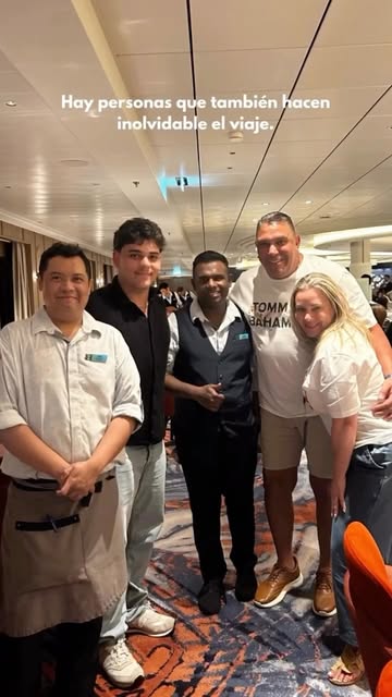 🤍 A veces creemos que un viaje termina cuando bajamos del barco… pero no. Se queda en las fotos, en las personas que...