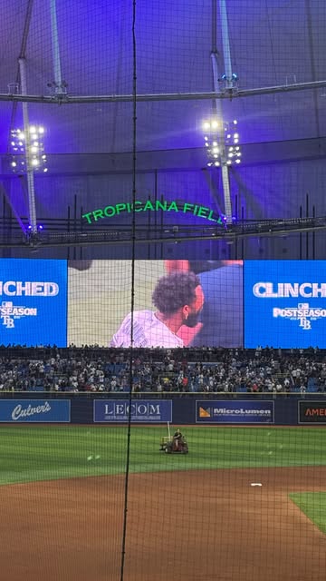 What a way for @caminero to hit his 40th of the season! 🍾 #baseball #mlb #tampabay #tampabayrays #juniorcaminero
