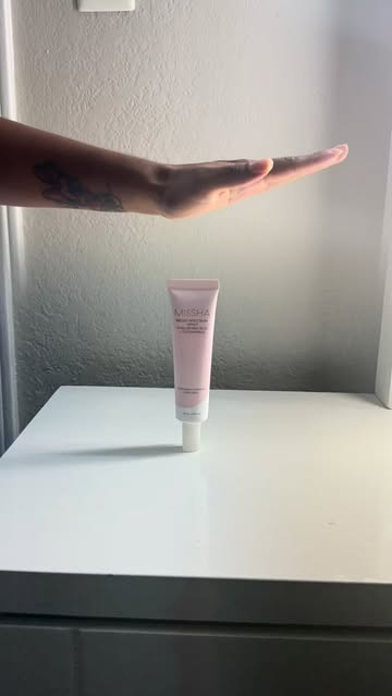 ✨ Me encantó probar este protector solar de MISSHA. 💗 Su textura y acabado me sorprendieron, y me encanta poder comp...