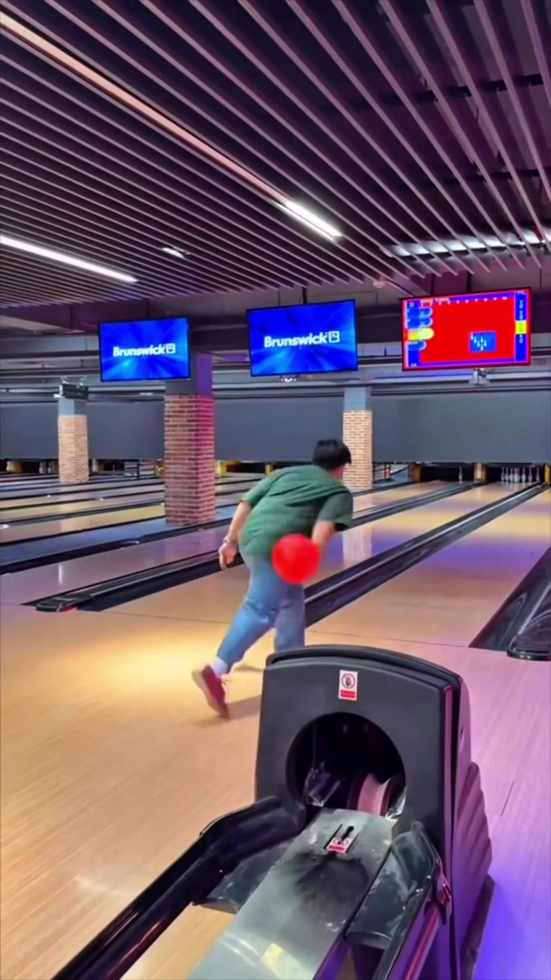 Bowling fail 😊😳😅😆 #funny #bowling #fails #funnymoments
