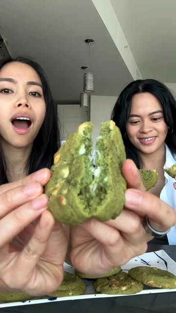 🤰 Today’s cravings: MATCHA LATTE COOKIES from @tiffstreats 💚 This preggy mommah is so happy! 🥰 They delivered them...