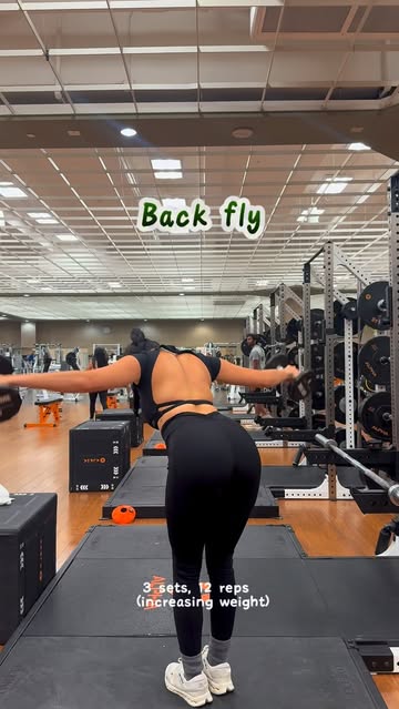 It’s BACK day 💪 Save this workout for later and let’s build that sexy back! Wearing @wear_alba_ •Ellie top •Bonta Le...