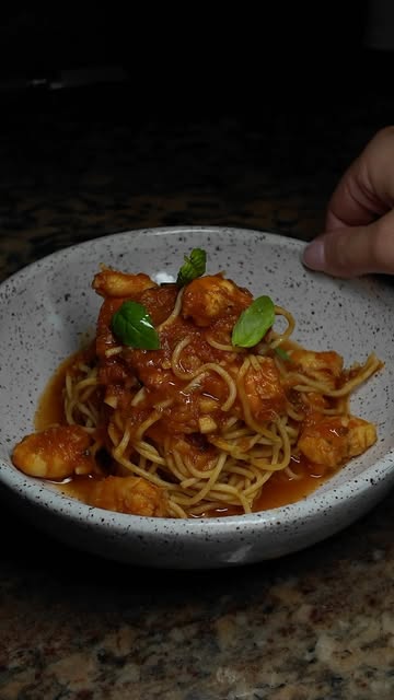 Nothing like your mammys recipes🥹Dinner doesn’t have to be complicated to be good. 🍝🍤 Made this shrimp pasta with...