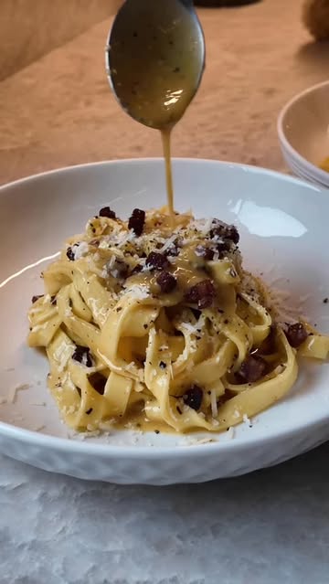 Stop scrolling ⚠️ please go make this and thank me later 🍝 #carbonara #authentic #foodcontentcreator #chefsoftiktok