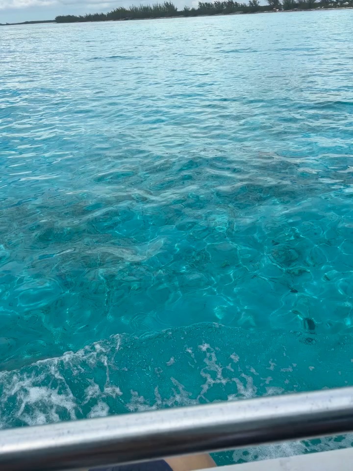 Bahamas clear blue water 🛳️🌊
