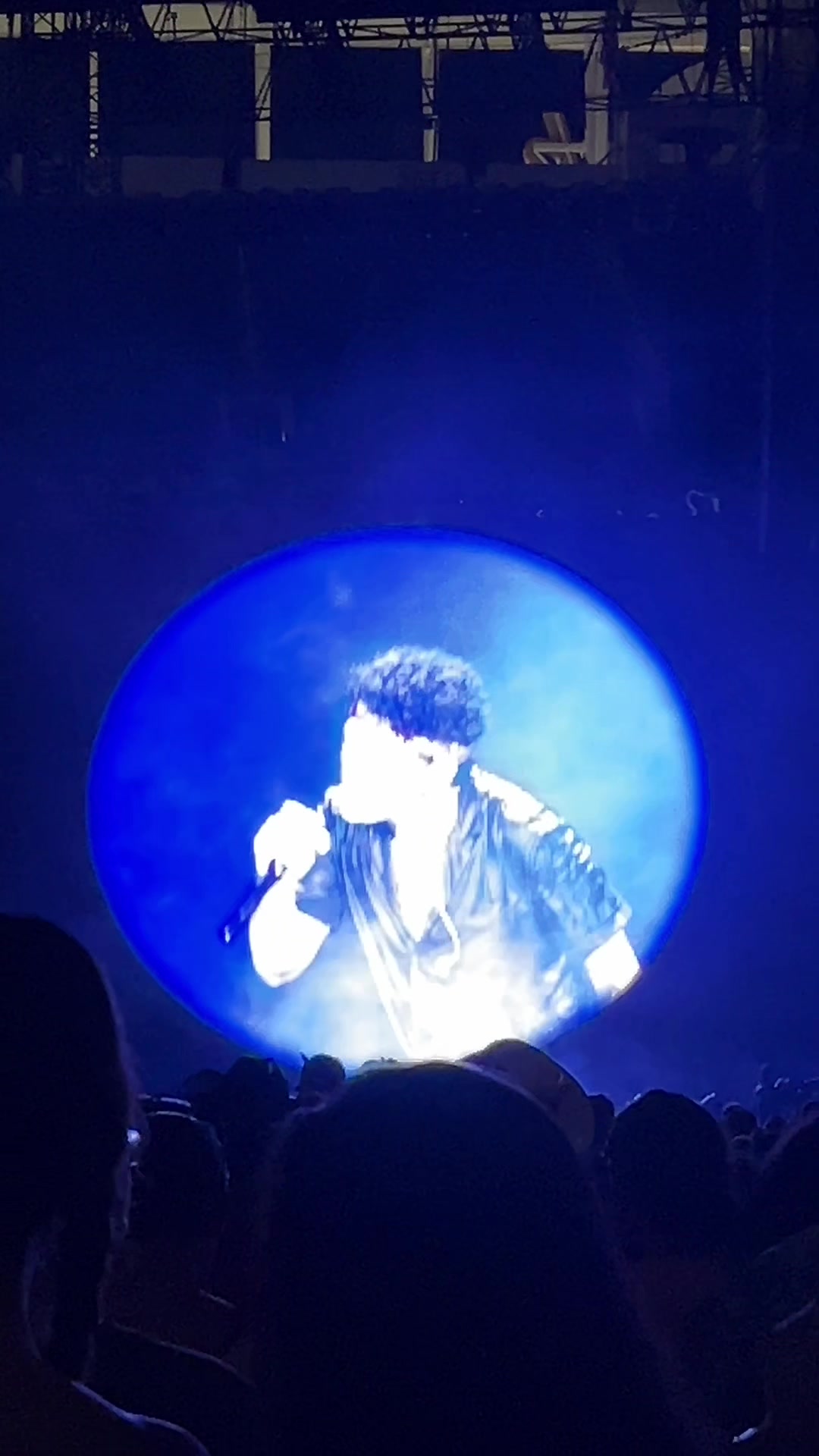 @LaVenekia Todavía estoy procesando lo que acabo de vivir. ✨ Bruno Mars no dio un concierto. Creó una experiencia. El...