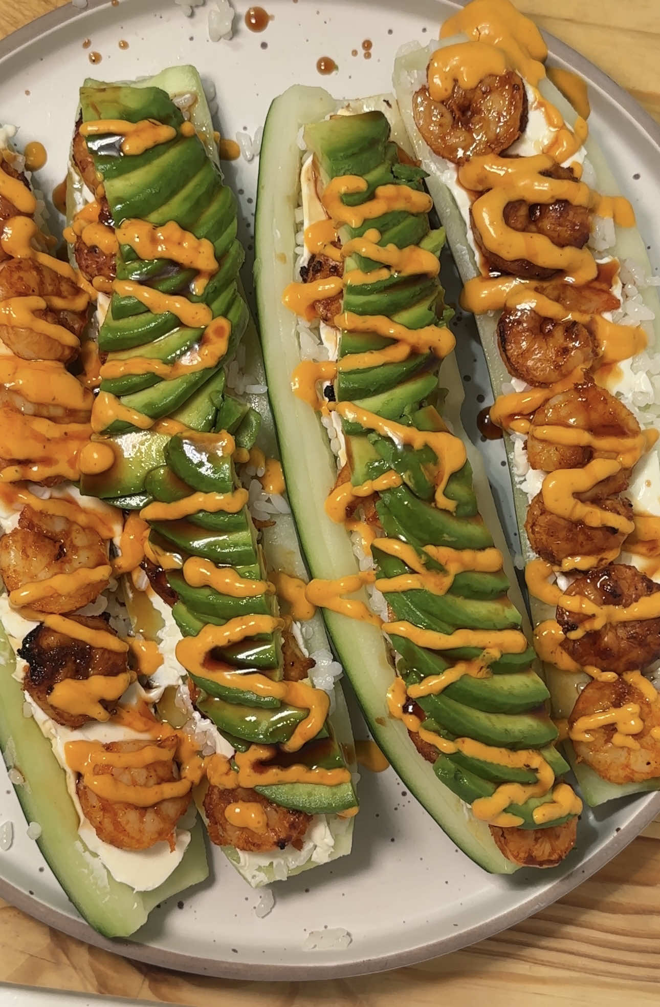 🥒🍤 Barquito de pepino con camarones ✨ Fresco, fácil y delicioso… ¡y además queda súper bonito! 😍 ¿Tú lo probarías?...