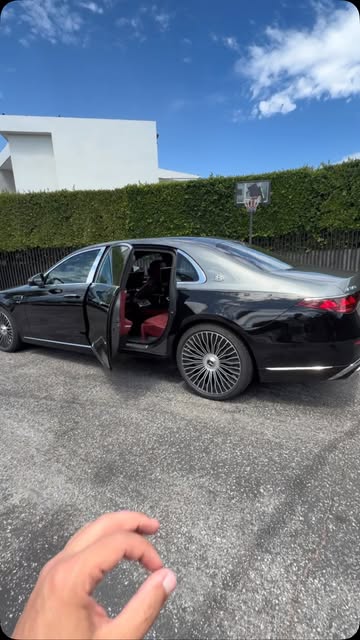 The 2027 Mercedes Maybach S680 has the coolest AC vents and speakers I’ve seen in a car . . . #mercedes #maybach #car...