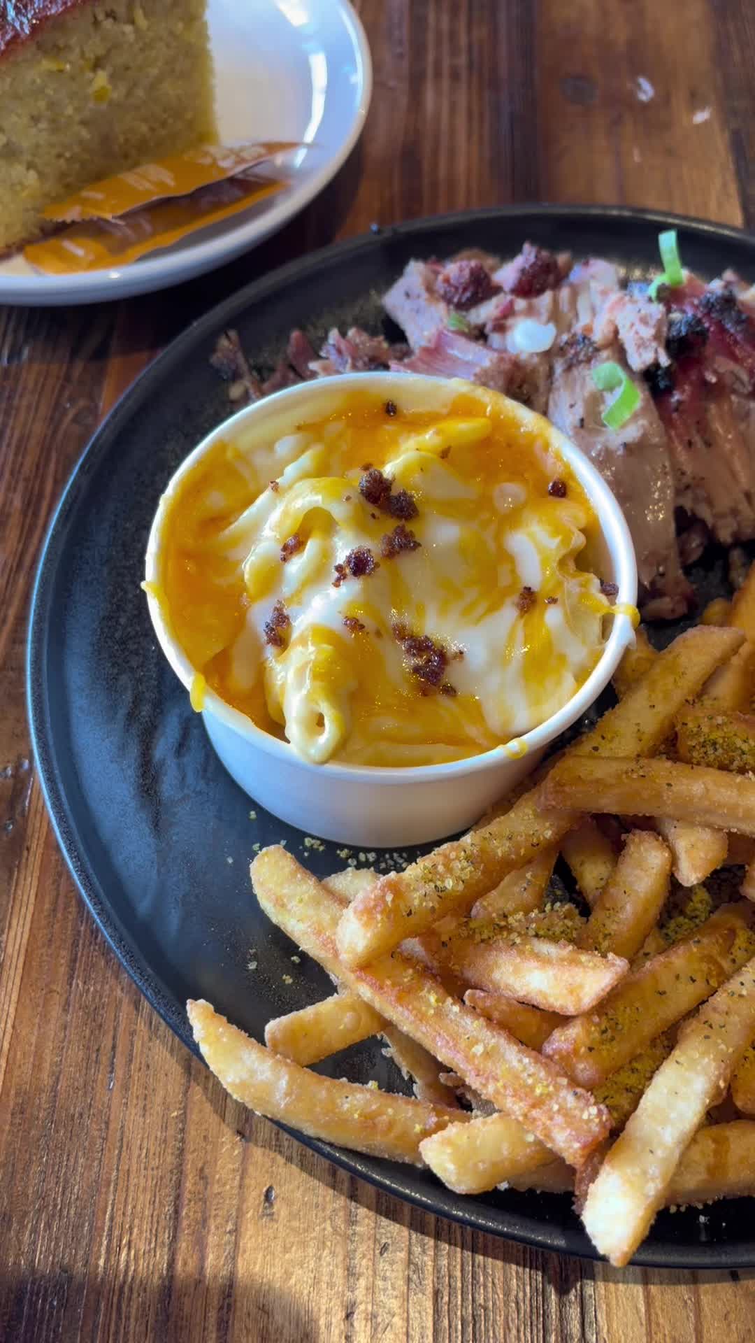 Please come it’s actually so good RIBBRO BBQ 2nd Street Long Beach CA #bbq #food #longbeach #macandcheese #lafoodie