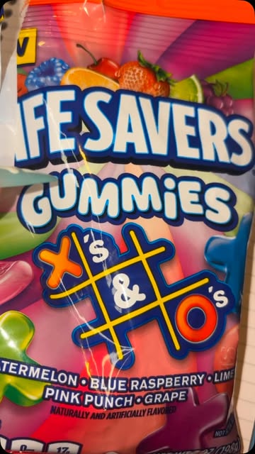 You can really play Tic Tac Toe with the NEW @lifesavers Gummies 🤏🏽✨ This was sooooo FUN 🥰 #mommydaughtervibes #ti...